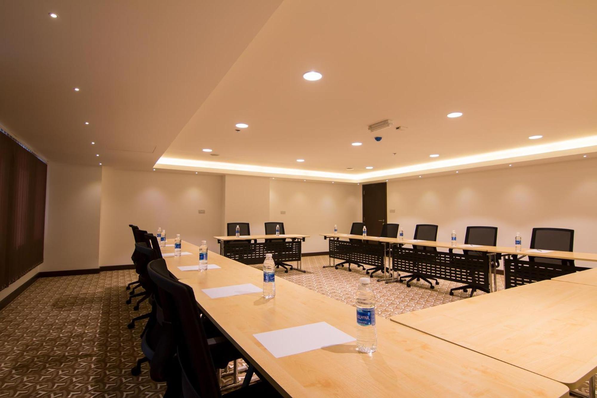 City Park Hotel Apartments Μουσκάτ Εξωτερικό φωτογραφία